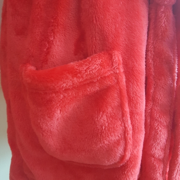 NWT Victoria's Secret Red Plush Cozy Short Robe Sz XS/S - Picture 8 of 11